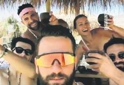 Boşanma partisi! Dört erkek arkadaşıyla...