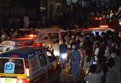 Pakistan'da canlı bombalı saldırı: 12 ölü, 35 yaralı