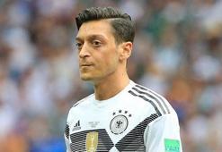 Almanya Milli Futbol Takımı'ndan Mesut Özil geçti