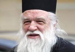 Yunan psikopos: Yangın, Çipras ateist olduğu için çıktı