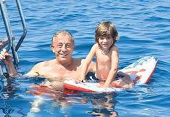 Küçük Ağa’ya baba sürpriz!