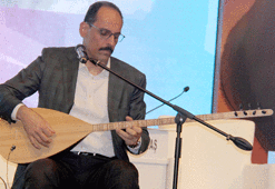 İbrahim Kalın, saz çalıp türkü söyledi