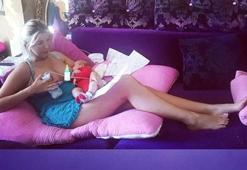 Nazlı Hamarat'tan emzirme pozu!