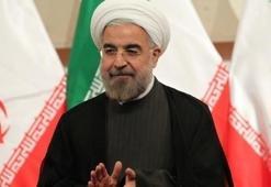 Ahmedinejad'dan Ruhani'ye flaş çağrı