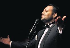 Zeki Müren şarkılarına tenor dokunuşu