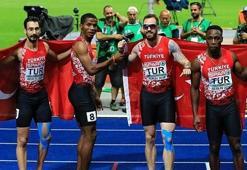 Erkekler 4x100 metrede gümüş madalya Türkiye'nin!