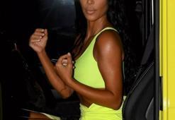 Kardashian'dan sınırsız derin yırtmaç