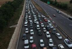 Anadolu Otoyolu'nda 30 kilometrelik araç kuyruğu