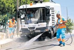 Tatilciler kirletti gönüllüler temizledi