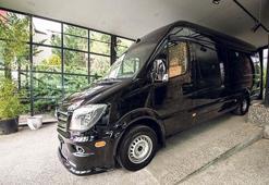 Kralların altın işlemeli VIP minibüsü Türkiye’den