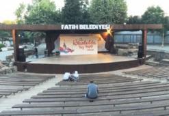 Altı saray, üstü sahne