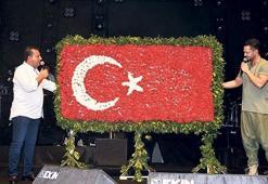 Bin kere doğsam Türk olmak  isterim!