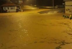 Trabzon'da sel ve heyelan; yollar kapandı, mahsur kalanlar kurtarıldı