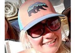 Sütyen takmadığı için işten kovuldu!