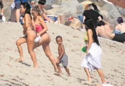 Kardashian’lar Malibu plajlarında