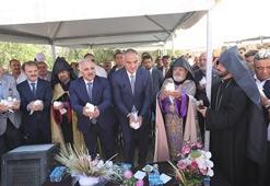 Akdamar'da 3 yıl sonra ilk ayin! Bakan Ersoy da ayini izledi ve müjdeyi verdi...
