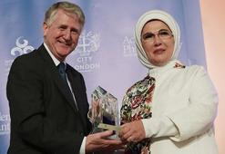 Emine Erdoğan'a Londra'da insani hizmet takdir ödülü
