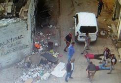 'Alayınız gelse alay ederiz' yazısının altında gözaltına alındılar