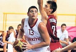Milli Basketbolcu kazada can verdi