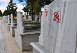Sivassporlu taraftarlar mezar başında anıldı