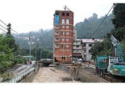 Rize'deki 7 katlı apartmana yıkım kararı