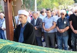 47 yıllık eşini son yolculuğuna uğurladı