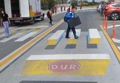 Okul önünde 3 boyulu yaya geçidi uygulaması