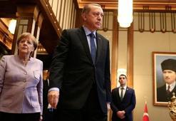 Cumhurbaşkanı Erdoğan'dan Merkel'e 69 kişilik terör listesi