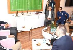 Tolunay Kafkas Fenerbahçeli yöneticilerle buluştu