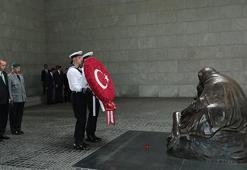 Cumhurbaşkanı Erdoğan Neue  Wache Anıtı ziyaret etti