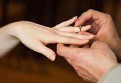 Nişanlısının yüzüne fırlattı! Bu hareket pahalıya mal oldu!