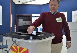 Makedonya'daki düşük katılımlı referandum sonucuna destek