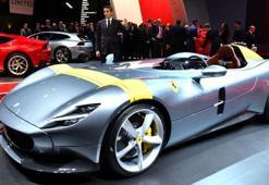 Ferrari Monza SP1 ve SP2 Paris'te görücüye çıktı