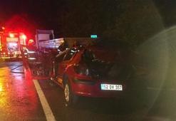 Otomobil park halinde TIR'a çarptı: 2 kişi yanarak öldü
