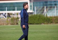 Ertuğrul Sağlam'dan oyuncularına: "Gereksiz kart görmeyin"