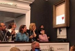 Banksy'nin Kırmızı Balonlu Kız eseri her şeye rağmen satıldı!