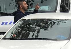 Kırmızı kart gördükten sonra silahla sahaya girdi!