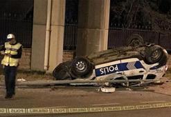İzmir'de polis otosu devrildi: 2 yaralı