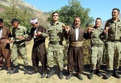 Aktütün'de askerler, düğüne katılıp halay çekti