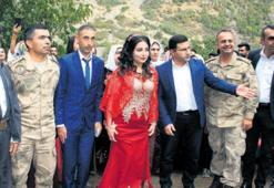 Elinden ayran alırken aşık oldu, evlendi