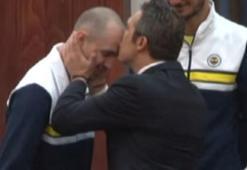 Ali Koç, Ramil Guliyev'i alnından öptü