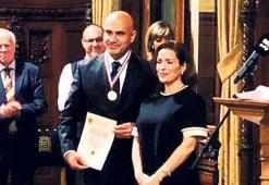 Yılın en iyi doktoru ödülü Çömez’e