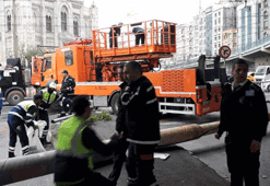 Otobüs kaza yaptı; tramvay seferleri aksadı