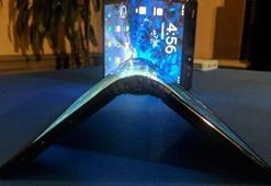 İşte Samsung’un katlanan ekranlı akıllı telefonu...