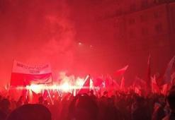 Polonya'da binler sokağa döküldü!