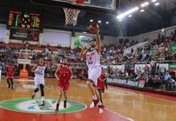 Sakarya Basketbol ve Pınar Karşıyaka'da umutlar son haftaya kaldı