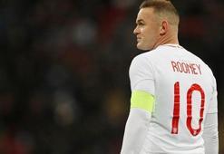 Yıldız futbolcu böyle veda etti