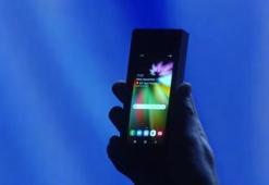 Katlanabilir Samsung telefon görüntülendi