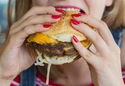 İstanbul'da ünlü fast food zincirinde büyük skandal!