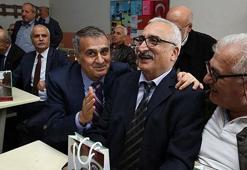 Şenol Güneş yıllar sonra lise arkadaşlarıyla birlikte...